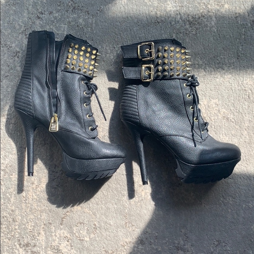 Pump booties
